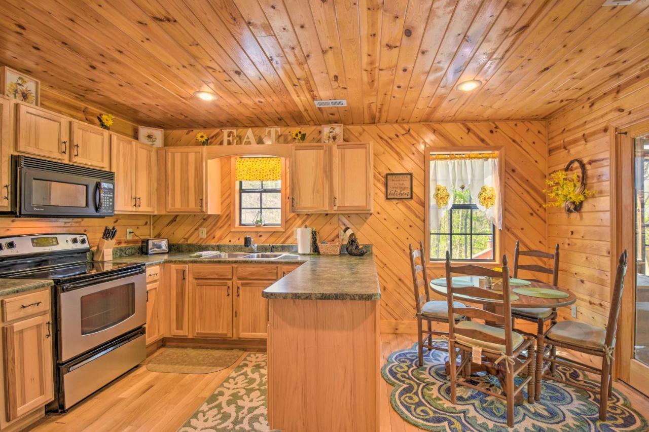 Cozy Hiawassee Cabin With Fire Pit And Mtn Views! ภายนอก รูปภาพ