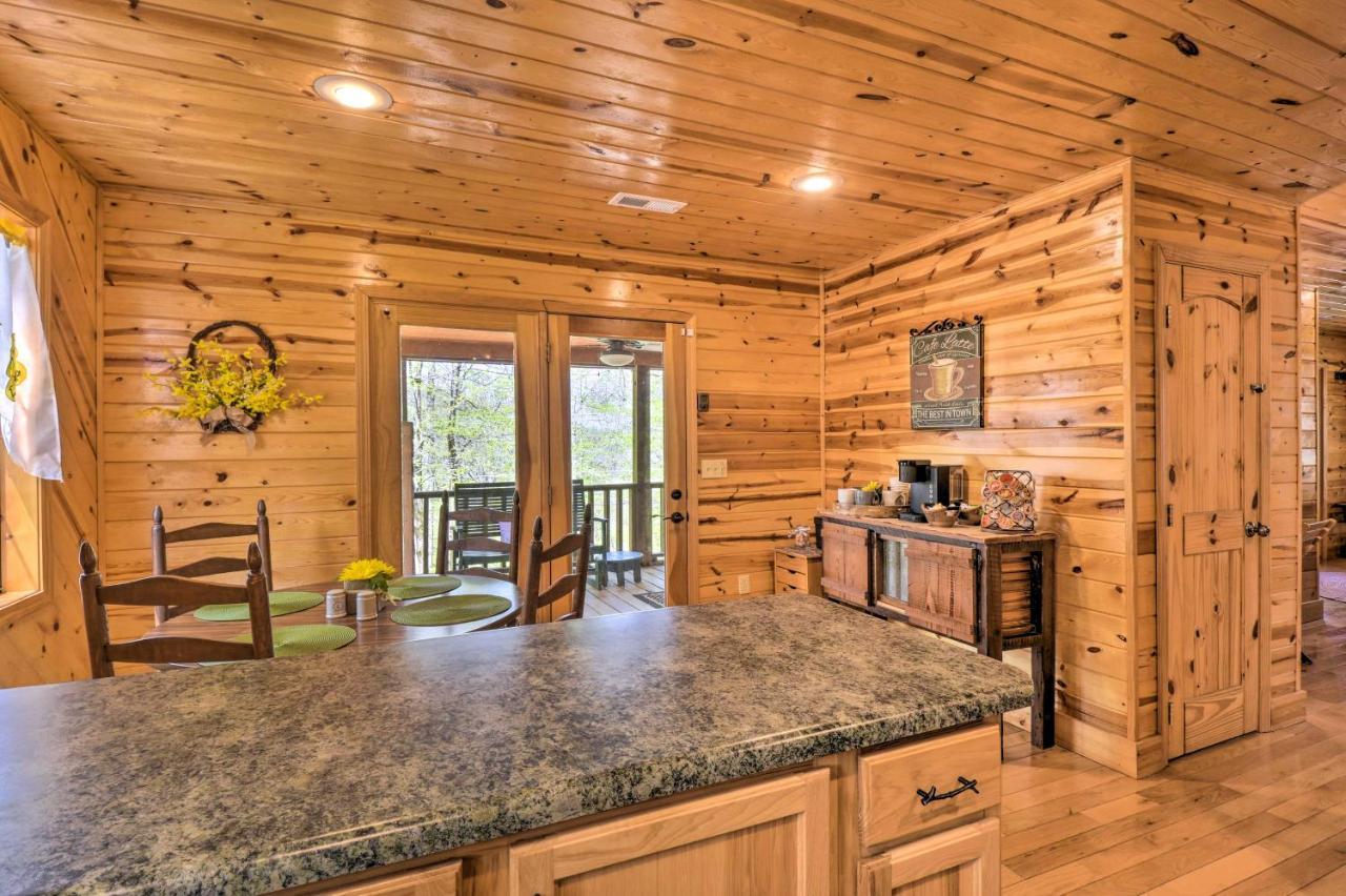 Cozy Hiawassee Cabin With Fire Pit And Mtn Views! ภายนอก รูปภาพ