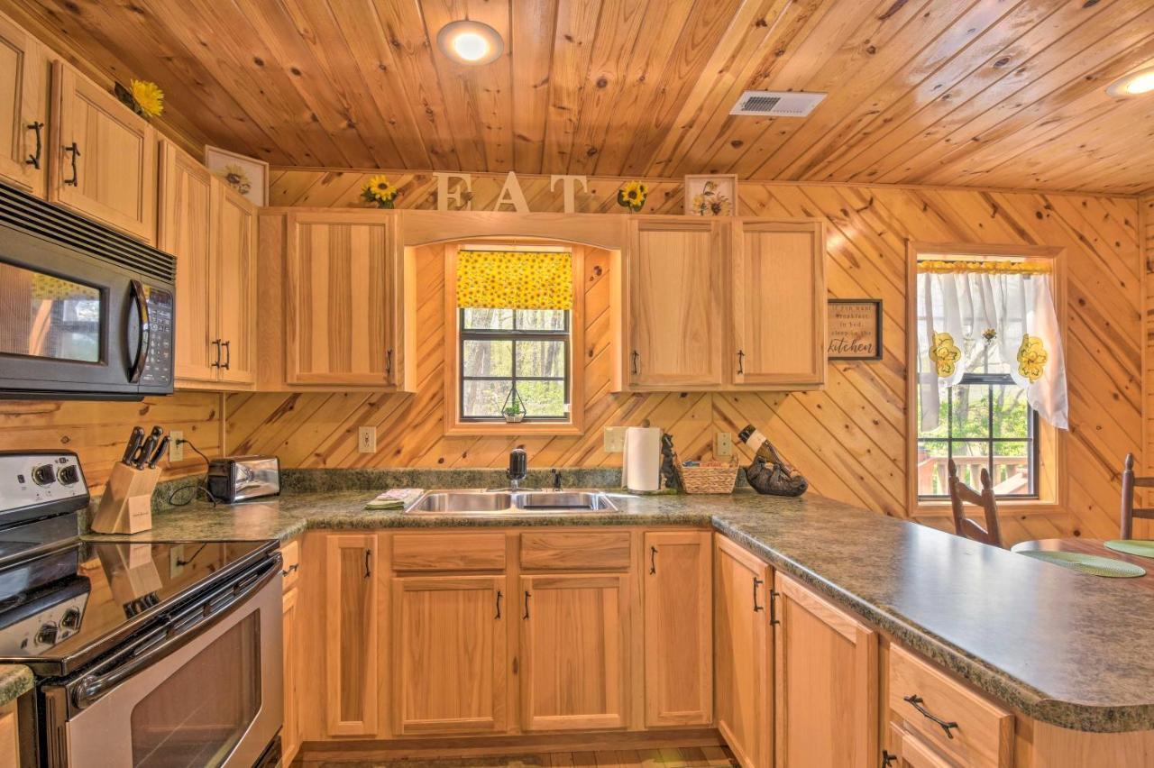 Cozy Hiawassee Cabin With Fire Pit And Mtn Views! ภายนอก รูปภาพ