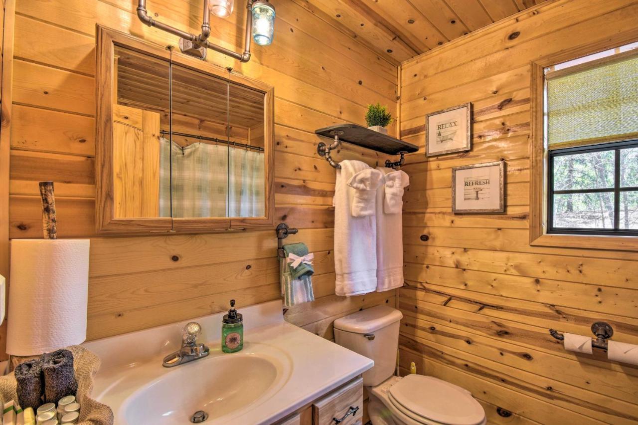 Cozy Hiawassee Cabin With Fire Pit And Mtn Views! ภายนอก รูปภาพ