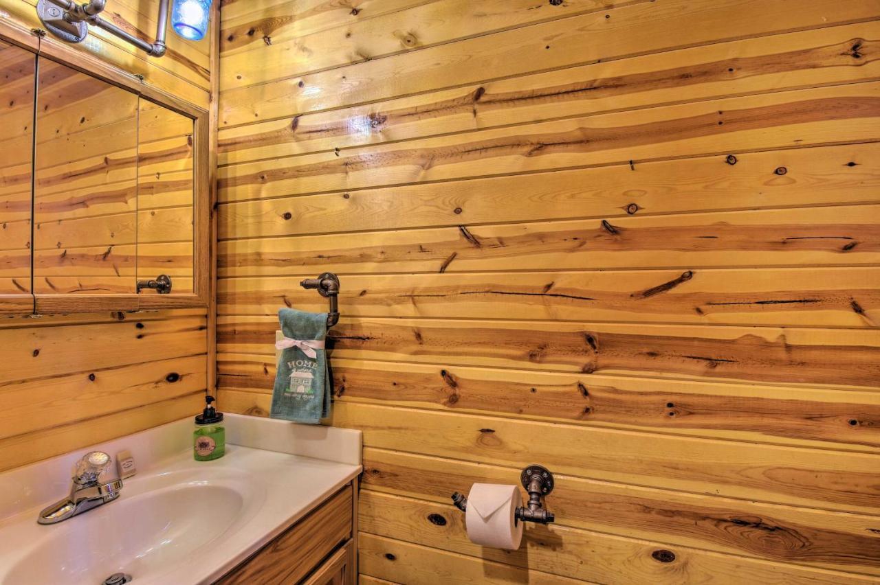 Cozy Hiawassee Cabin With Fire Pit And Mtn Views! ภายนอก รูปภาพ