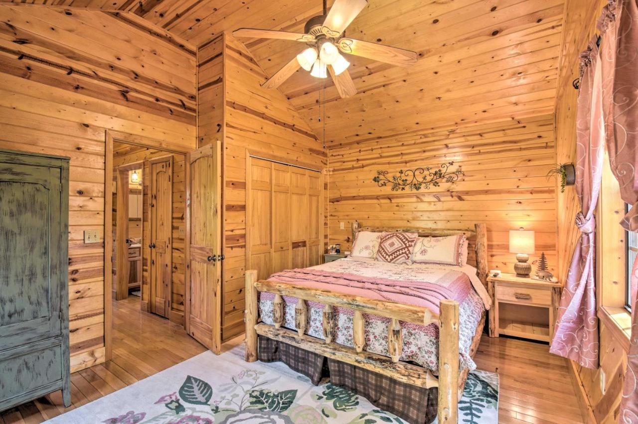 Cozy Hiawassee Cabin With Fire Pit And Mtn Views! ภายนอก รูปภาพ